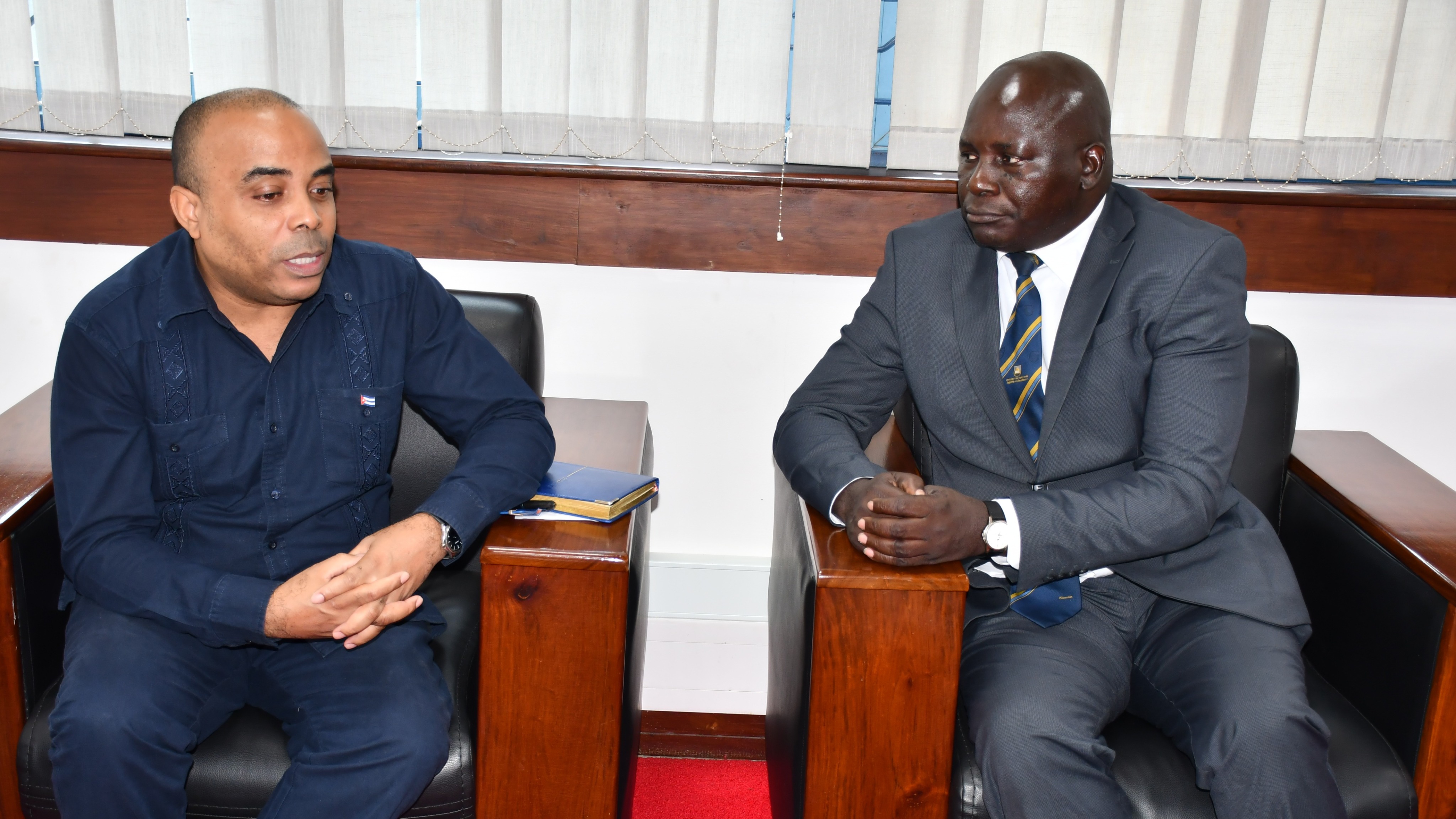 BALOZI WA CUBA NCHINI TANZANIA ATOA MHADHARA KATIKA KITUO CHA DKT. SALIM AHMED SALIM